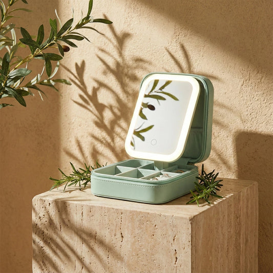 The Saundryam 'Radiance' LED Travel Jewelry Case